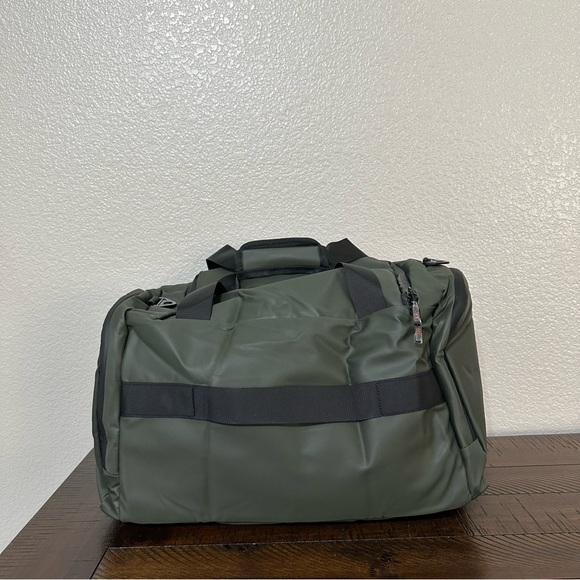Green Foldable Travel Bag Large Capacity with Shoulder Strap - Picture 8 of 12